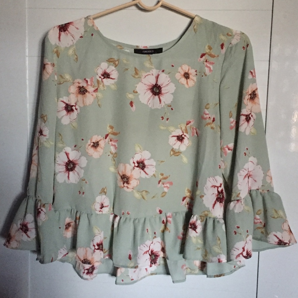 Woman’s Top Peachy Floral